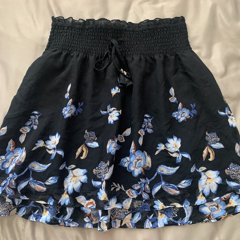 White House Black Market Blue Floral Print Black Mini Skirt